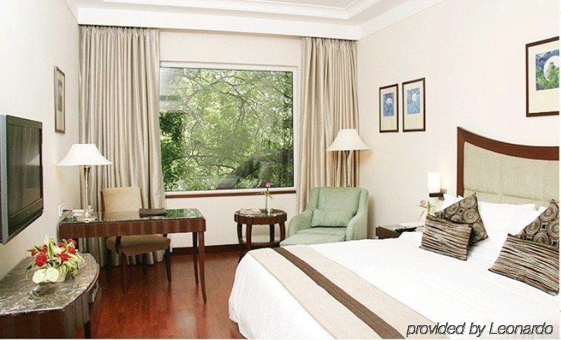 Muse Sarovar Portico Nehru Place Hotel New Delhi Room photo